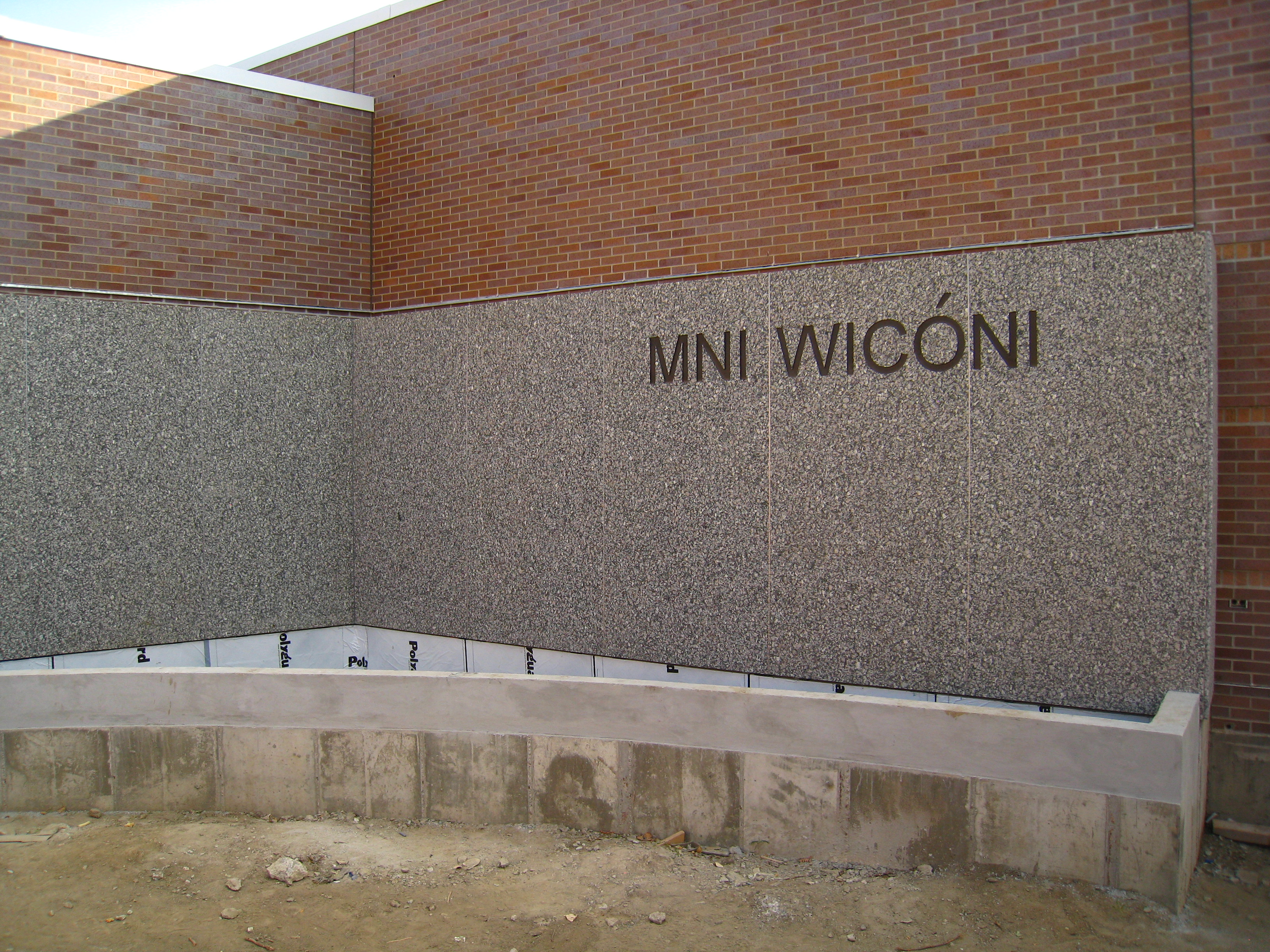 Mni Wićoni - water is life