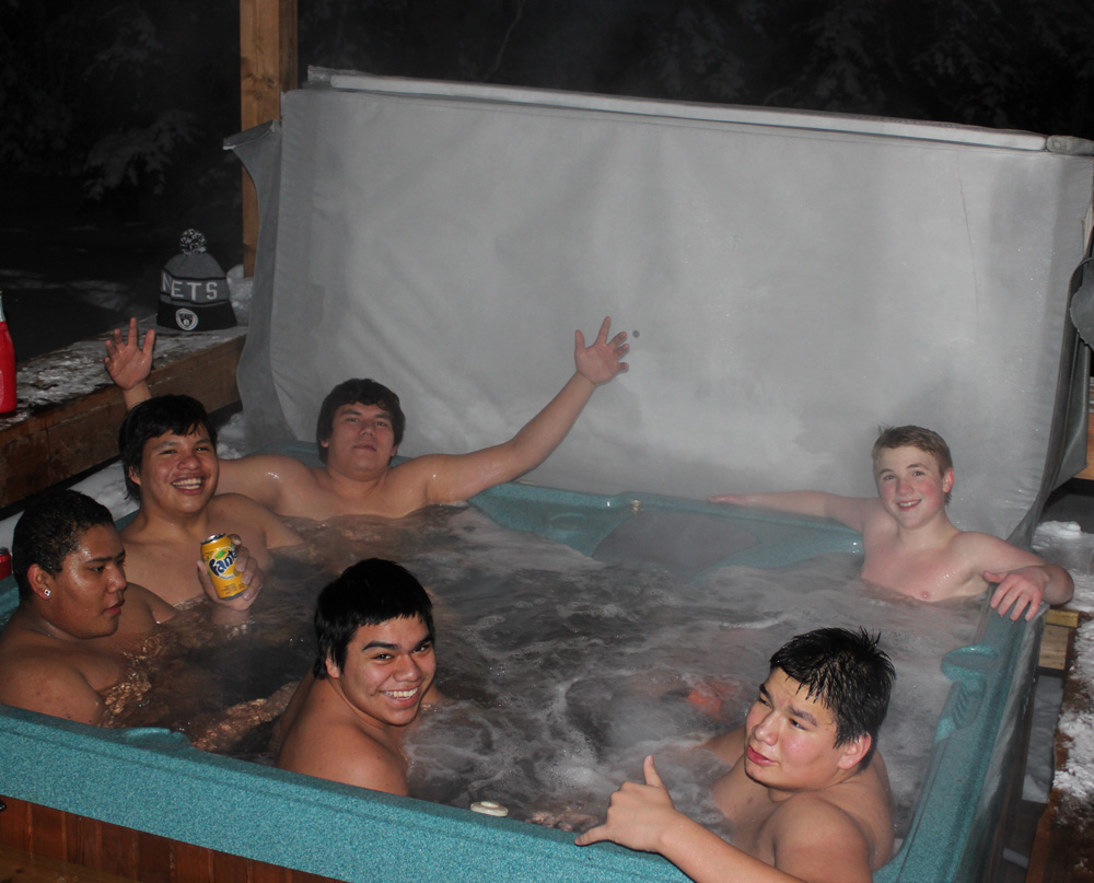 The cabin was only a mile from the slopes and had an outdoor hot tub.