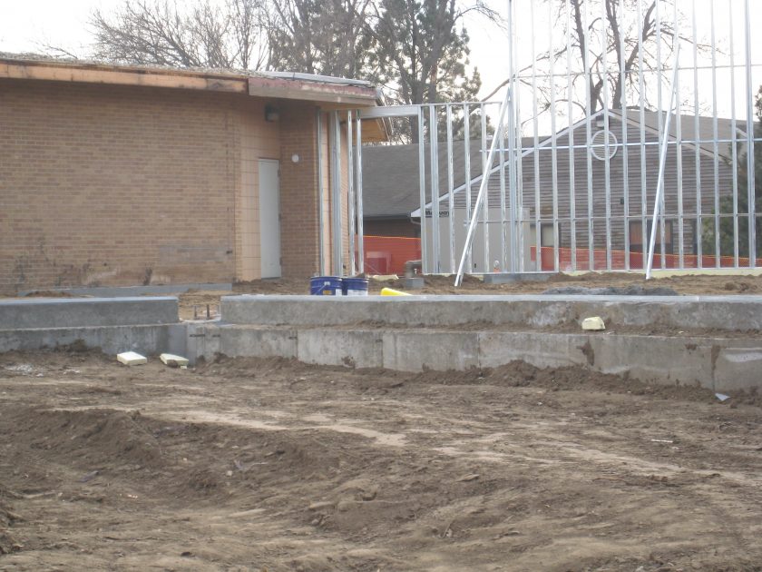 December 2011 – Steel beams and walls going up on Alumni/Historical Center.